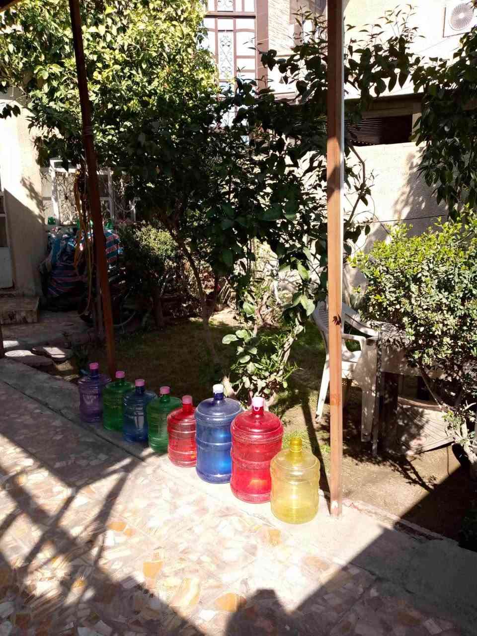 دار للبيع المساحه ١٩٧ متر ملك صرف الدوره حي الصحه الطابق الاول كراج وحديقه مطبخ واستقبال وصاله داخليه وغرفتين نوم الطاابق الثاني غرفتين ساندويج بنل مع بيتونه وسطحين سعره المتر مليون ونص للاتصال ***********
