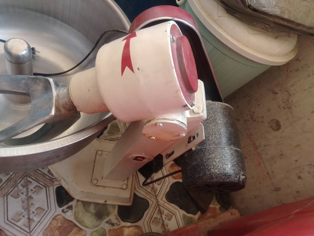 السلام عليكم عجانه كبيره تعجن نص جيس وااكثر جديده مستعمله ٣ مرات فقط جديده كلش الشراي يتصل*********** عمارة, ميسان
