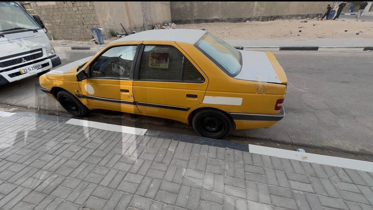 السلام عليكم 
بيجو 405 موديل 16 السياره نضيفه بديها نضيف ما بي لا صبغ عام لا ضربه قويه بيها نواقص بسيطه تبريد مكينه كير جاهزات السياره رقم بصره السعر 35 بيها مجال بسيط للاستفسار اتصل *********** البصرة, العراق
