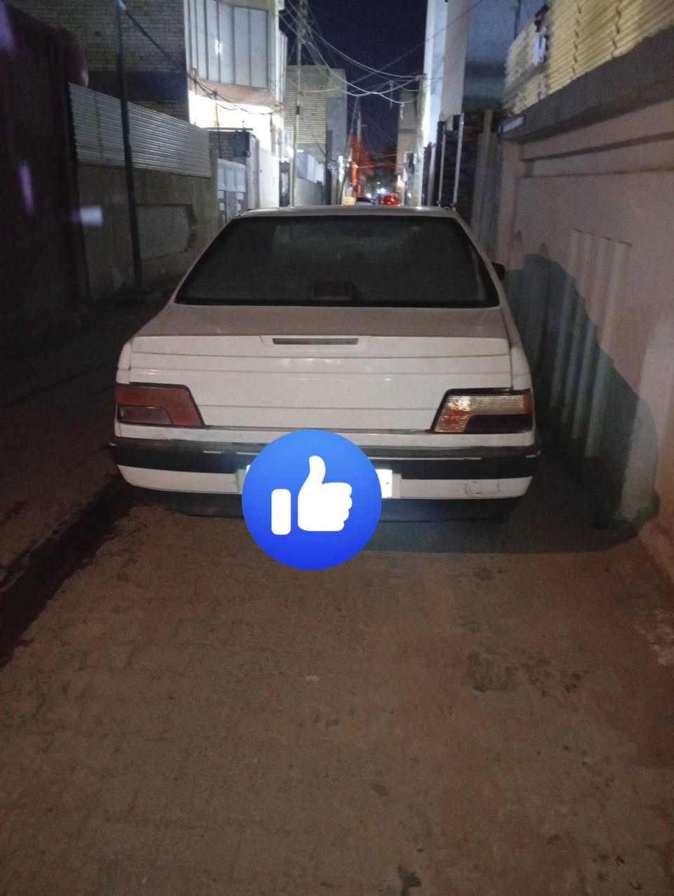 السلام عليكم للبيع بيجو ٤٠٥ موديل ١٢ بيضه رقم دولي قادسية هزه جديده سنويه ٢٨ سياره بيه صبغ لكن ضربه ماكو مكينه جديده كير جديد تبريد ثلج باتري سنتر لوك تخم تاير كهربائيات كلها شغاله فقط عايزه حداديه السعر ٣٣ بيها مجال الإستفسار الإتصال برقم ***********

