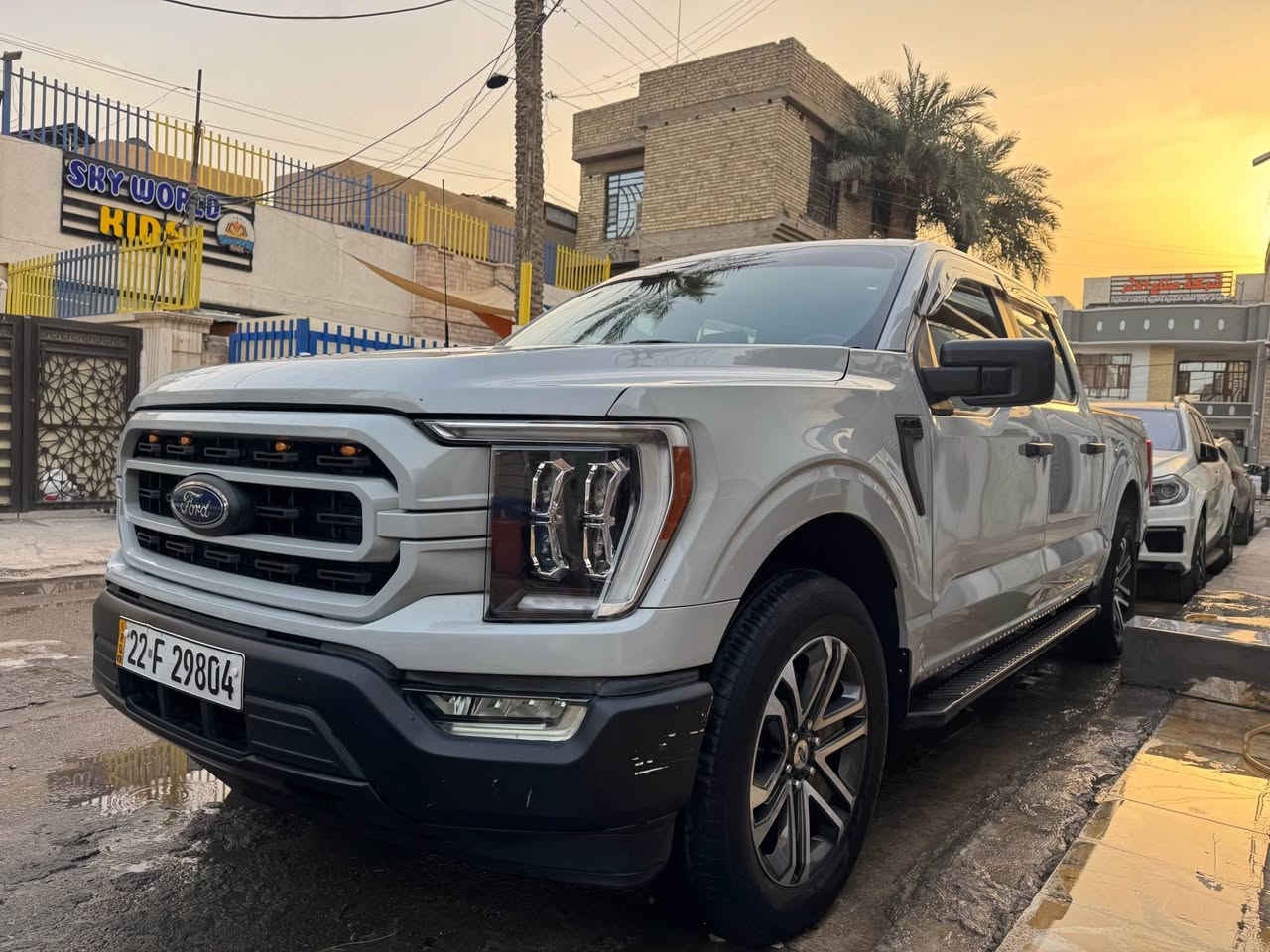 للبيع فورد F-150 STX – مميز جداً 
موديل 2023

السعر: (298) $$

Ford F-150 STX
✔️ موديل حديث
✔️ ممشى: 32 ألف ميل فقط
✔️ محرك 6 سلندر توربو EcoBoost – قوة واقتصاد بالوقود
✔️ لون أسمنتي مميز وجذاب
✔️ رقم أربيل باسمي وجاهزة للنقل

✨ المواصفات:
• باب طويل (SuperCab) مع بدي قصير – الشكل المرغوب
• شاشة معلومات وترفيه كبيرة
• كاميرا خلفية
• نظام بلوتوث وApple CarPlay / Android Auto
• تحكم بالمقود (ستيرن)
• مثبت سرعة
• حساسات رجوع
• جنوط رياضية STX
• إنارة LED أمامية 
• دفع قوي وثبات عالي

📌 السيارة نظيفة جداً 

📞 للاستفسار: (***********)
الموقع الدورة شارع ابو طيارة بغداد, العراق
