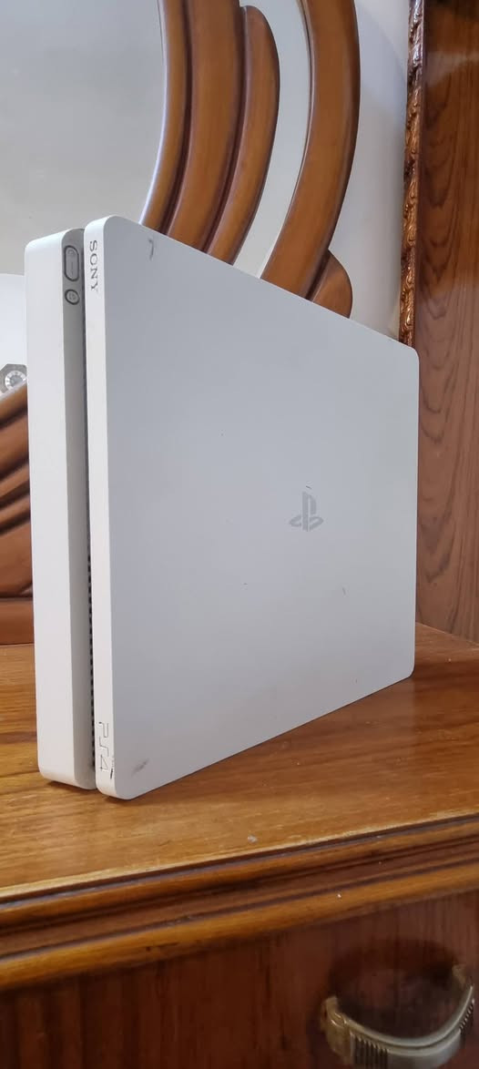 .
السلام عليكم 
بلي ps4 سلم مهكر نظام 9.00  
افضل نظام بدون افلاش او قرص 
مساحه 500GB جويستكات ثنين شغالات 
اصلي وتجاري نظافه الجهاز 100 بل 100 لا مفتوح ولا مصلح 
جهاز جديد يحتوي على 12 لعبه كامل ملحقات بدون نقص 
عنوان بغداد الشعب للاتصال او واتساب ***********
