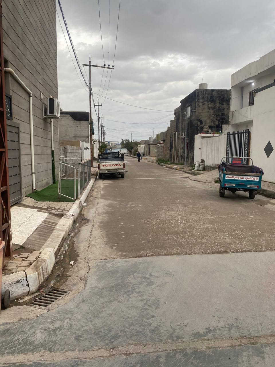 قطع للبيع طابو صرف بسم شخص واحد المساحه 200 متر السياده 3 قريب عل كوسترات.     95 وليه مجال قليل  مكلف بنشر رقم صاحب القطعه   ***********
