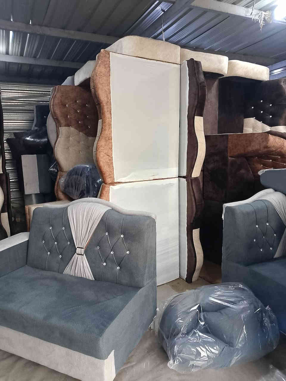 شباب وصلت وجبت دواوين جديد اشكال والوان مختلفه ديوان ٢٠ مقعد سعرا ٧٥٠ ويا كوشات هديه مكاني شيخ حمد طريق زملت مقابل وكيل عادل عبوو توجد خدمة توصيل *********** بي واتساب الي يريد ١٠ مقعد سعرا ٣٧٥ وعدي هواي موديلات والوان وبيكم خير وتدللون
