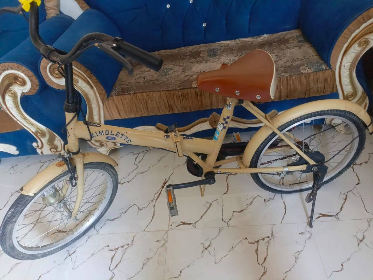 بايسكل حجم ٢٠ حاويه جديد صار اسبوع من أخذته ***********
