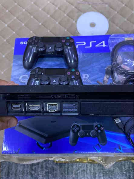 السلام عليكم
جهاز بلي فور سلم مهكر  بسعر 310 الف بدون عمله رجائاً
الجهاز حجم الذاكره نص تيرا + هارد 500خارجي 

القطعه اخر اصدار نازله سريعه بالتشغيل جداً

تحديث النضام هوه12.2 افضل نضام للمهكر لين يشغل جميع الالعاب

الجهاز لا مفتوح ولا مصلح 

الجهاز مهكر يعني تكدر تنزل اي لعبه ابالك مجاني

متوفر بلي فور سلم الجهاز نضيف كلش ويا جوستكين تجاري كير وبطاريه اصلي
وملحقاته  وكيبل الاجدي تشغيل

الجهاز اي خلل مابي او مشكله 

الالعاب الموجوده بلجهاز + وياه هار خارجي500
فيفا25 عربيه
كريتوس راكنا روك عربي اضافات
كوست اوف تسوشيما اضافات
رزدنت ايفل 2+4
جي تي اي 
وغيرها من الالعاب الموضحه بالمنشور
متوفر بيع او مراوس مع اكس بوكس 360 او بلي ثري

مكاني:البصره المعقل الابله بضهر جامع سيد علي 
الرقم:*********** البصرة
