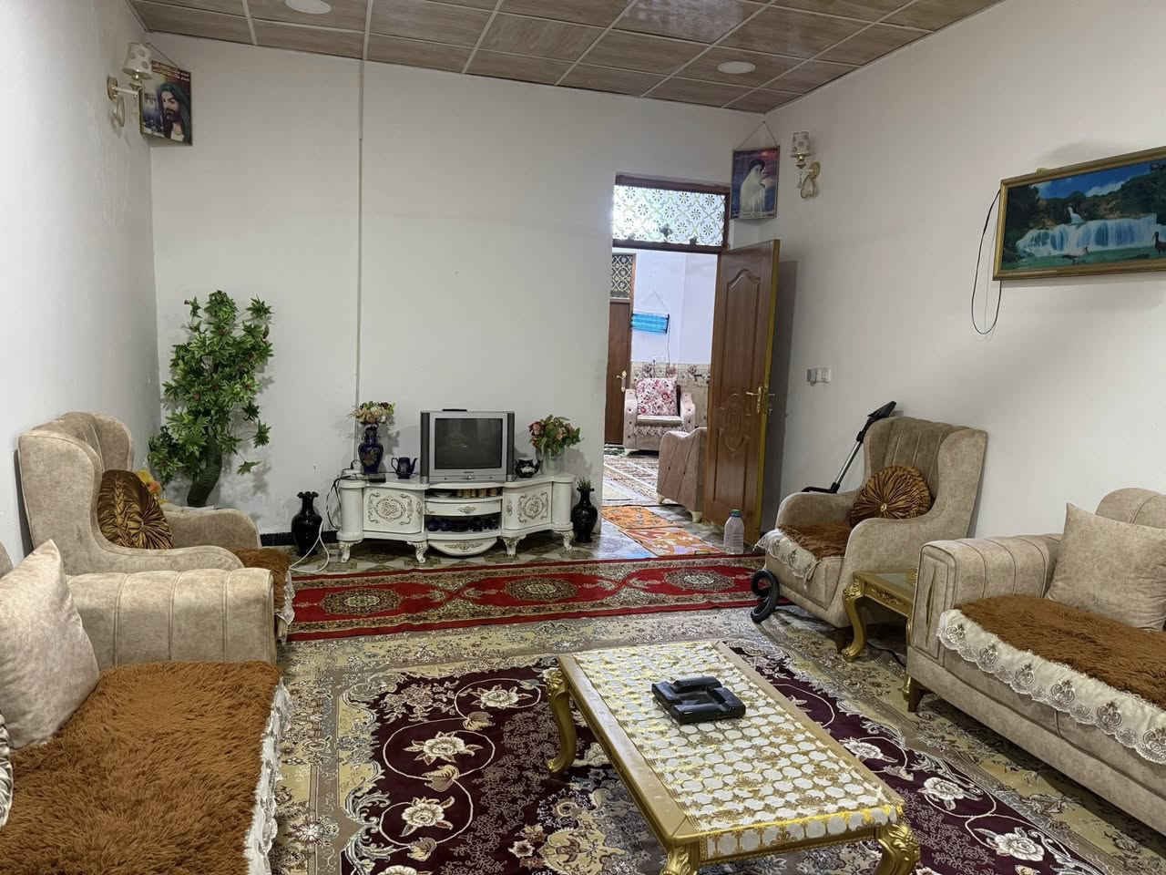 دار سكن طابو زراعي في حي ( الزهراء ) 
خلف مدرسة ( القيروان ) 
مساحة / ٢٨٨ م 
بناء ابلوك - صب كونكريت 
يحتوي على ( غرفتين نوم ) 
صحيات داخلية + خارجية 
امام الطابو - خدمات - ماء - كهرباء 
مشمول بقرار التطويب ( ٣٢٠ ) 

للاستفسار مراجعة مكتب ( غيدان ) للعقار  
واسط - الزبيدية - مقابيل حي ( الصناعي )  
***********  
*********** محمد سيد غازي
