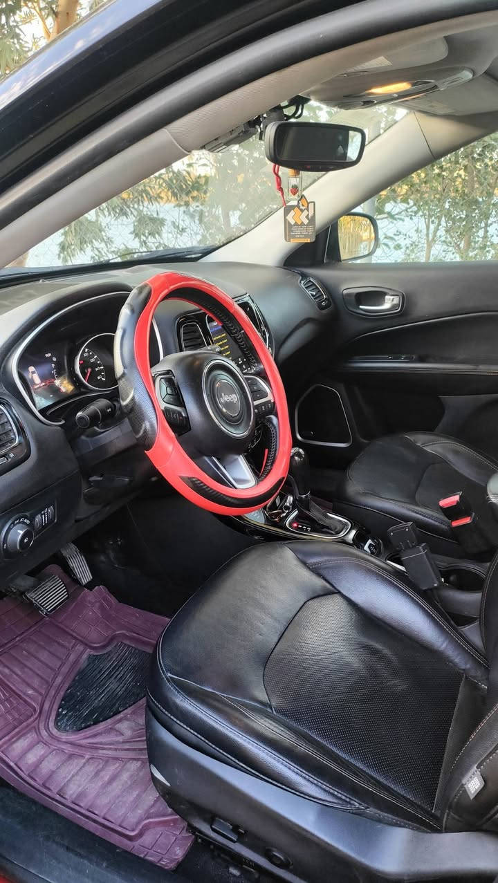 سلام عليكم
جيب كومباس موديل 21 فول مواصفات 
ضربتها بجم ومدكر خلف يعني 3 قطع وبارد
سياره حلوه وجاهزه  بس محركها صار بي نفخا شويه مادري سبب
سياره اربيل راعيها يريد مداور او يسوي وكاله 
بكان سياره بصره بكان سياره بصره 
سعرها.   110.    
***********
***********
