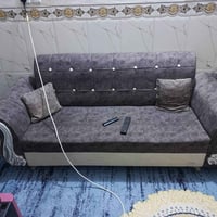 تخم عشر مقاعد للبيع مع اربعه كوشات مع زوليه مع طبله  استعمال شهر واحد ...