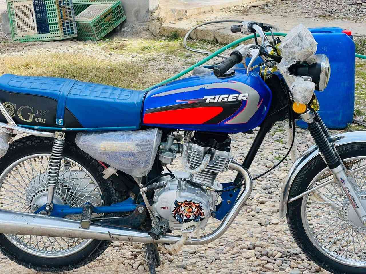 السلام عليكم
تايكر موديل 2021

محرك شرط ما مفتوح 

كهربائيّاته كلها شغاله شرط 

تواير جدد وياله جدد

 نشاط فول 
عقل رياضي 

السعر 450وبيه مجال شي غليل 

المكان قريت العيثه 

***********
