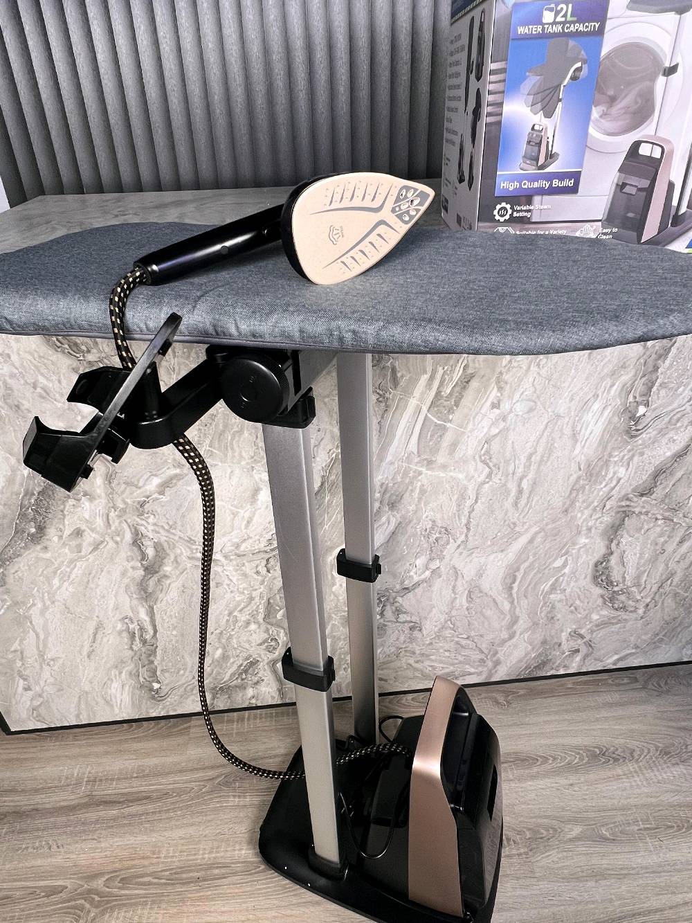 ابداع امبليوم مستمر بكل جديد ✨✅
✨ مكوى بخار صناعي منزلي من امبليوم ✨
إذا تريد نتيجة كي مثالية بدون تعب وبأعلى مستوى من الاحتراف… هذا هو الحل 🔥
🔹 قدرة عالية 2888 واط ⚡
تسخين سريع وأداء قوي يختصر وقتك
🔹 بخار قابل للتحكم 💨
تقدر تتحكم بدرجة البخار حسب نوع القماش بكل سهولة
🔹 مناسب لجميع الأقمشة 👕👗
من الملابس الخفيفة إلى الثقيلة بدون أي ضرر
🔹 تصميم عملي مع قاعدة ثابتة 🧱
راحة أكثر أثناء الاستخدام + تخزين مرتب
🔹 سهل التنظيف والاستخدام 🧼
ما يحتاج تعقيد… تشغيل سريع ونتيجة فورية