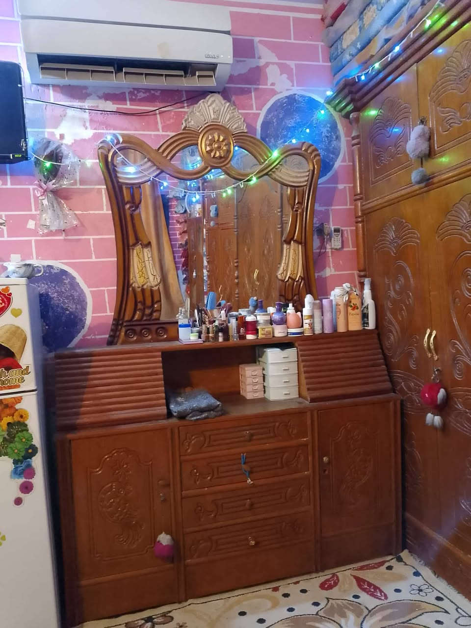 السلام عليكم
ملحقات غرفه للبيع السعر 300 وبيهن مجال للشراي 
مكاني قرية ال ابو علوان ***********
