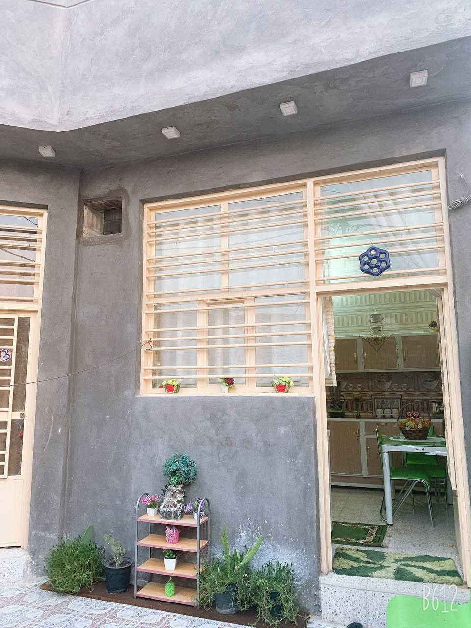 اللهم صلي على محمد وآل محمد
⛔ دار للبيع 🏛️   
📍 العنوان :  حي  الفرات  شارع الصب 
📈 المساحة   100مربع
⛔الواجهه  8 *12 كونكريت 
يتكون من
- غرفة نوم  
- صالة  
_ مطبخ 
- استقبال 
- مطبخ
_صحيات 2
☎️ للأستفسار والمعاينة الاتصال على :
***********
الرقم يحتوي على واتساب 
📍 زيارة مكتبنا الكائن في : حي الصدر الاول السايدين قرب مطعم كباب نذير 
📥 مكتب أدم
#عقار_للبيع #اكسبلور
