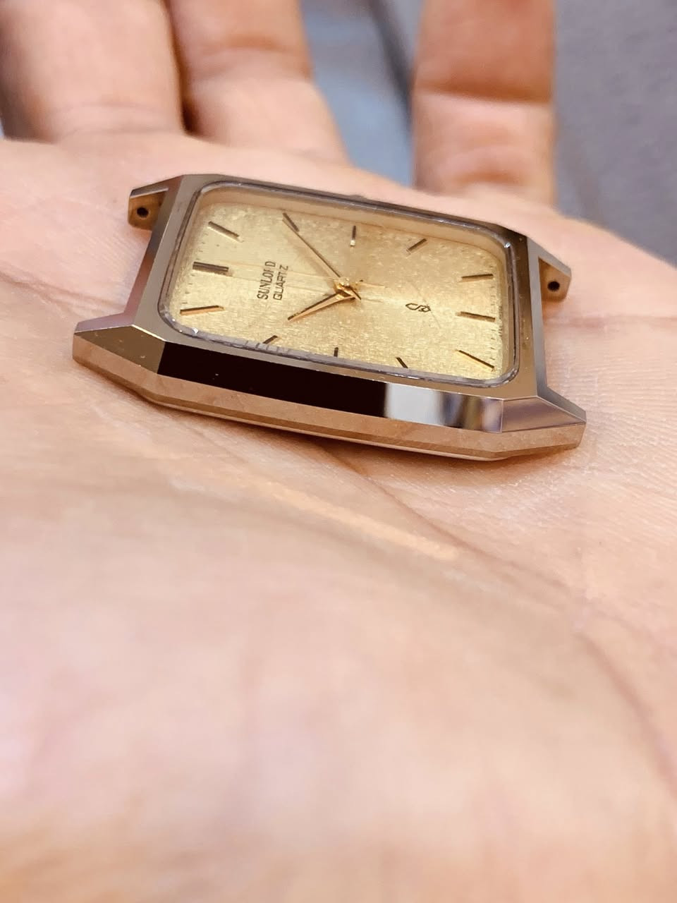 السلام عليكم للبيع ساعة sunlourd by seiko الساعة مصنوعة من معدن   Tungsten Carbide  او الدايستار غير قابل للخدش مينة ذهبية على وضع المصنع جدة نضيفة وانيقة السعر ٩٠ الف


**إذا كنت صاحب هذا الإعلان وتريد حذفه لأي سبب، رجاءا أرسل رسالة إلى الدعم الفني**
