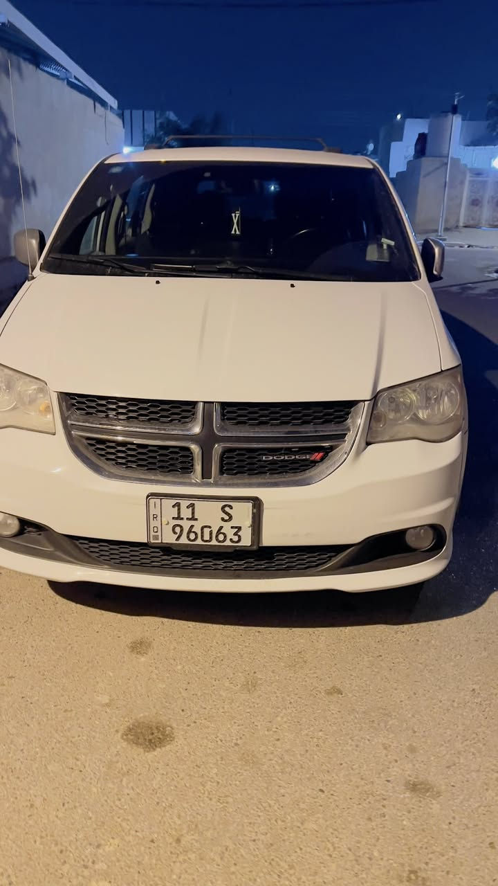 السلام عليكم اخوان 
دوج كراند كرفان موديل 2020 مشروع وطني تحويل ثاني يوم سيارة ب اسمي ماشية 80الف كيلو  
السيارة فئة GT فول مواصفات تحكم ستيرن 4 جهات 
مثبت سرعة 
مقياس الإطارات 
شاشة اعطال 
كشنات كهرباء +تدفئة 
مري كهرباء + تدفئة 
أسترين  تدفئة 
مكينة 3,600
بردات بلادية خلفية 
فرس سقف وأرضي 
كشنات جلد اسود سياحي 
بيبان كهرباء 
جنطة كهرباء + شفط 
كروز مثبت سرعة 
تشغيل عن بعد 
كامرة خلفية 
حساسات خلفية 
منظومة زنون شمسي  عالي ناصي شرط نهار 
تبريد 3 قطع شاشة 
جام 6 كهرباء 
السياره وارد امريكي بيهه ضربه خفيفه با باب كهربائي گير واير باگ سليمات رايدهه ب30 مطلوب ارد ابيعها الي يريد يشتري يراسلني ***********
