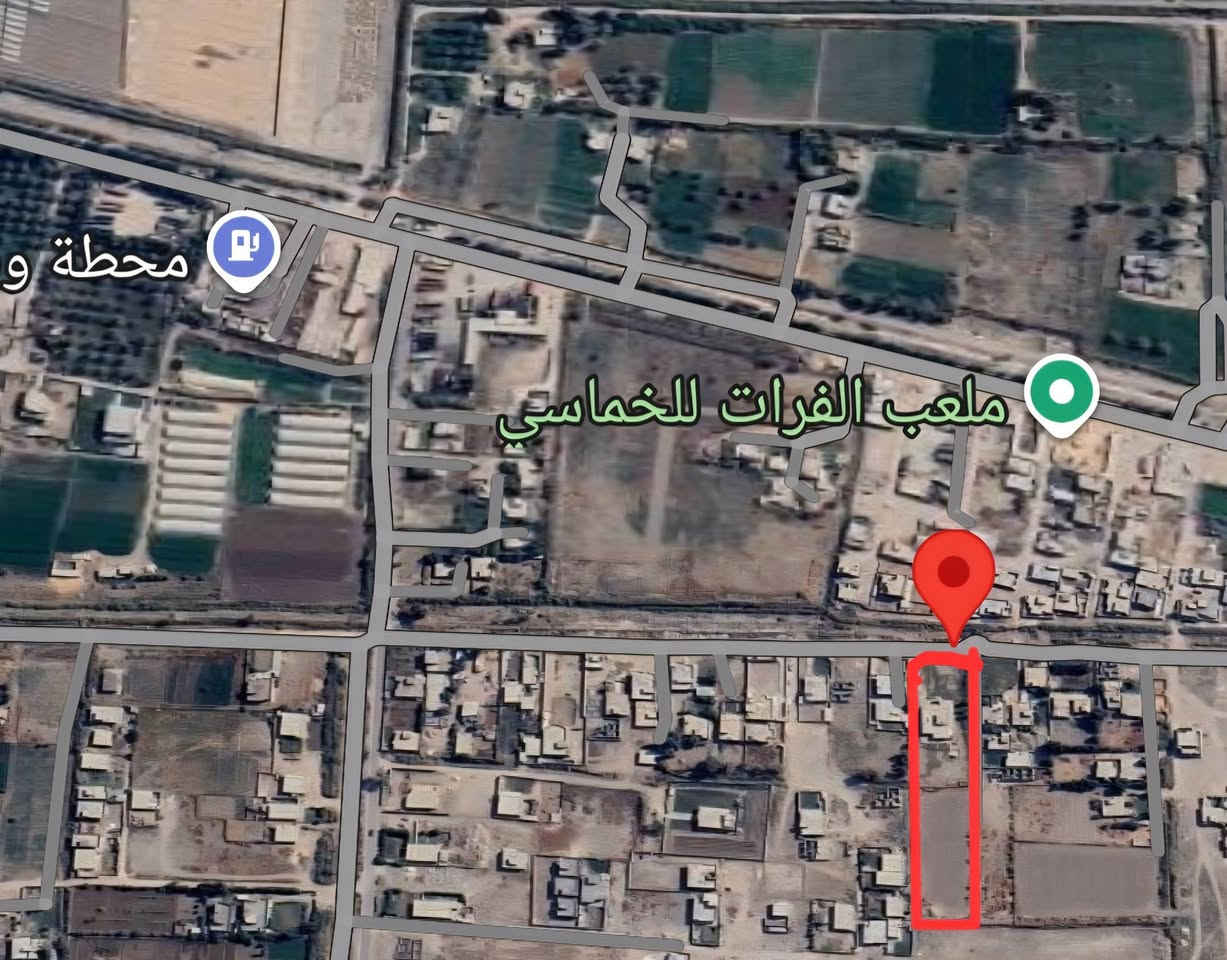 بسم الله الرحمن الرحيم 
للبيع ارض سكنيه مساحه ٣ دوانم
الواجها ٤٠م تحتوي على بيت مساحه البناء ٣٥٠م بناء طابوق حديث يحتوي على مضيف ١٩م×٤.٥ صاله ١٣×٥ غرفه نوم سويت 
مطبخ بارد٦×٥ والحار٣×٤
العنوان حي الفراق
 مجاور محطة وقود عبيد السلطان 
***********
***********
