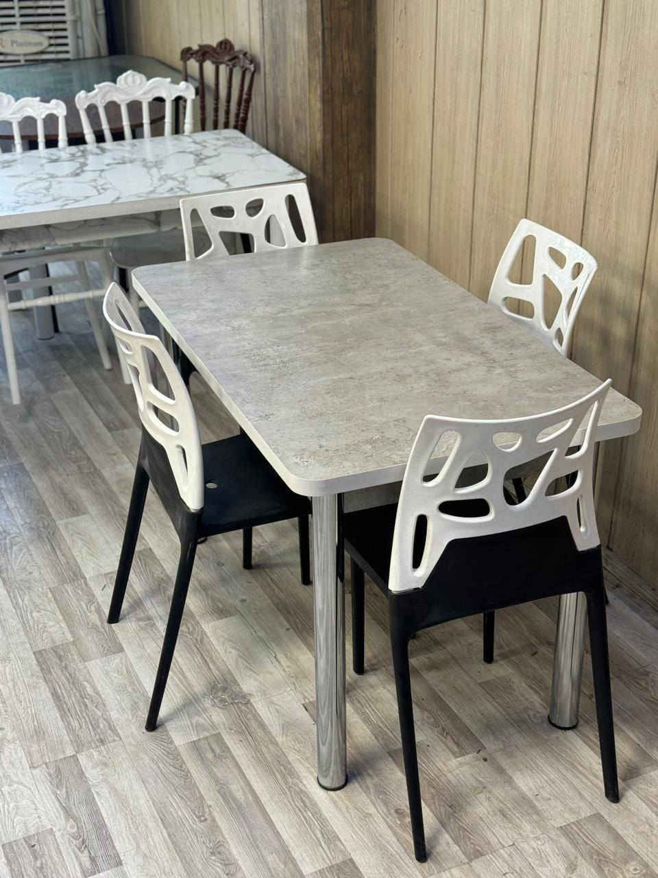 ميز وطعام وكراسي جديد 
توصيل جميع محافضات
يوجد جميع قياسات واسعار وتصاميم 
تواصل ع خاص 
***********واتساب
