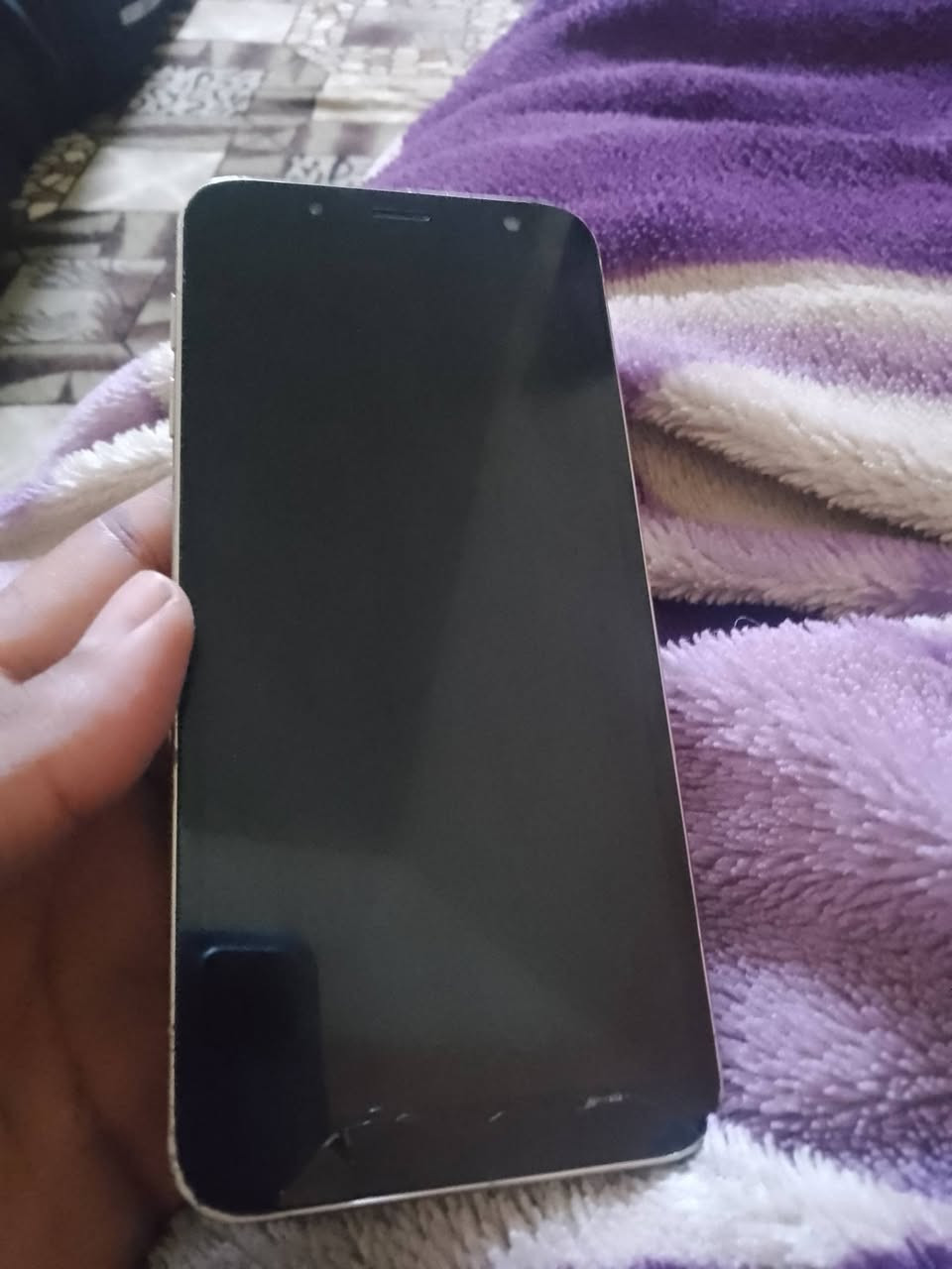 جي 6 J للبيع نضيف كامره حلوه بصمه وجه وصبع شغالات كامرات حلوه السعر 25 الف شراي خابر مكاني حي تنك 
***********
