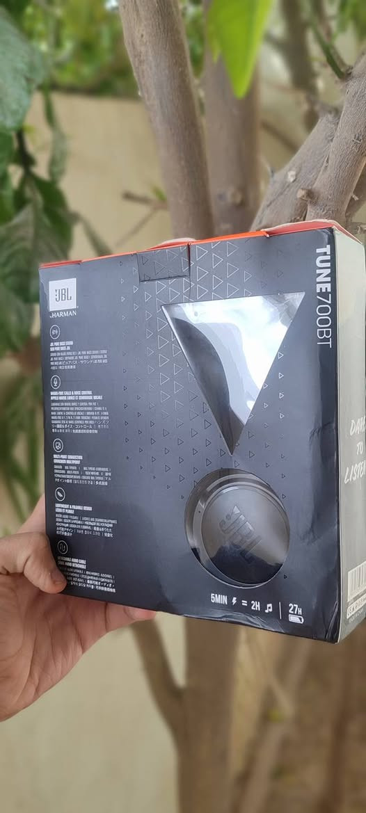 JBL TUNE 700BT 🎧🔥
انغمس في التفاصيل.. ولا تدع شيئاً يزعجك 🎧✨

- ​مع سماعة JBL Tune 700BT، أنت لا تسمع  فحسب، بل تعيش اللحظة. بفضل تصميمها الذي يغطي الأذن بالكامل (Over-Ear)، ستحصل على عزل طبيعي وصوت غني بجهير JBL Pure Bass الأسطوري.

- ​راحة بلا حدود: وسادات أذن ناعمة جداً تجعلك تنسى أنك ترتديها.

- ​طاقة تدوم: بطارية تصل إلى 27 ساعة من المتعة المتواصلة.
​شحن في لمح البصر: 5 دقائق من الشحن تمنحك ساعتين من الاستماع.

​تحكم ذكي: أزرار مدمجة للتحكم بالمكالمات والمساعد الصوتي بضغطة واحدة.


**إذا كنت صاحب هذا الإعلان وتريد حذفه لأي سبب، رجاءا أرسل رسالة إلى الدعم الفني**