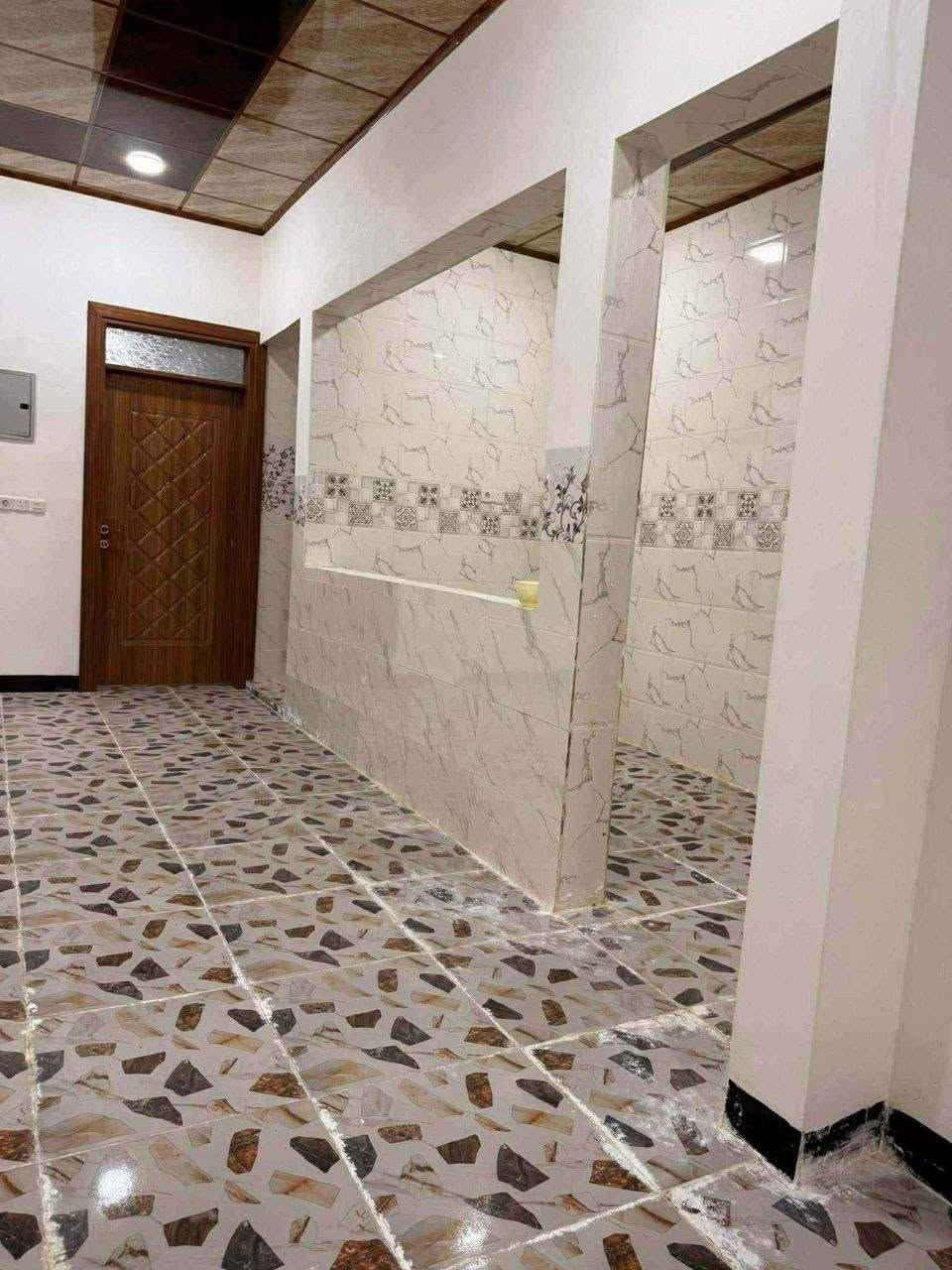 السلام عليكم
بيع مستعجل
بيت للبيع  100 متر طابق ونص زيرو بعد مامسكون بيت جاهز  في حي الشيماء سند طابو  الزهور تحويل متوقف علي تدقيق تاخذو شرط التحويل

يتكون :
الطابق الاول ..غرفه وهول واستقبال ومطبخ عدد 2 حار وبارد .ومشتملات
طابق الثاني .. غرفتين نوم + هول 

خدمات كامل (ماء،كهرب،تبليط)

البيت تسليم فوري 

للاتصال او واتساب *********** موصل, نينوى
