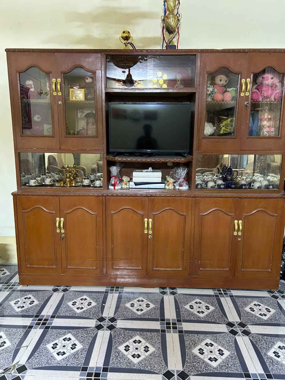 اغراض بيت للبيع نظيفة
معرض خشب 100
مجمدة 100
الثلاجة 250
طبلات 75
ميز طعام خشب مع 8 كراسي 150
البراد 100
الاوفن 75
عندي بعد غرفة نوم عراقي جديدة بمليونين 
وغرفة نوم عراقي ب500


**إذا كنت صاحب هذا الإعلان وتريد حذفه لأي سبب، رجاءا أرسل رسالة إلى الدعم الفني**