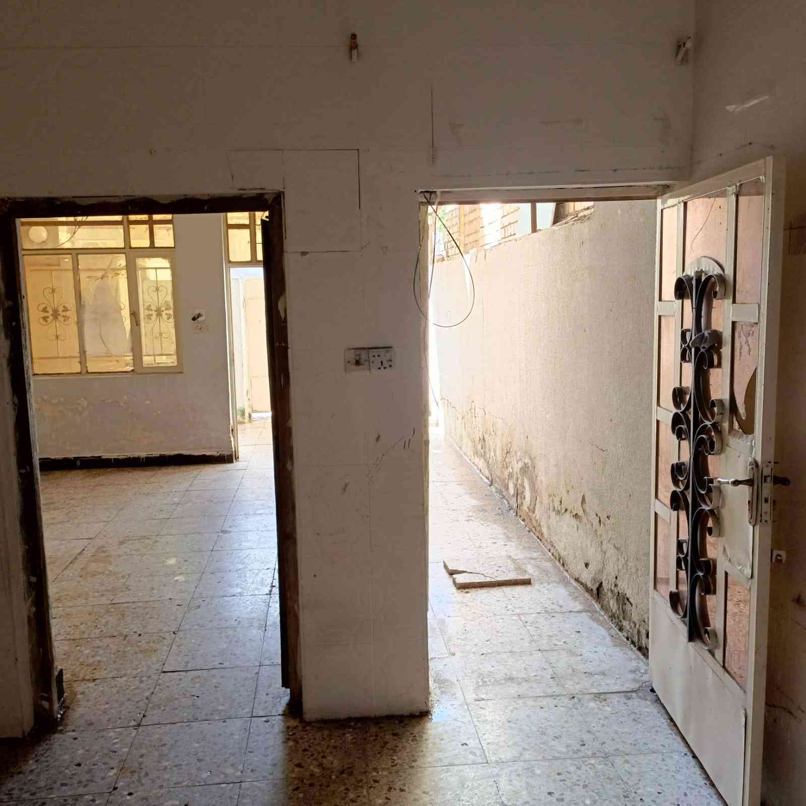 متوفر بيت للايجار بداية مسقط شارع ابو مهند البيت نضيف 100متر طابق واحد ***********
