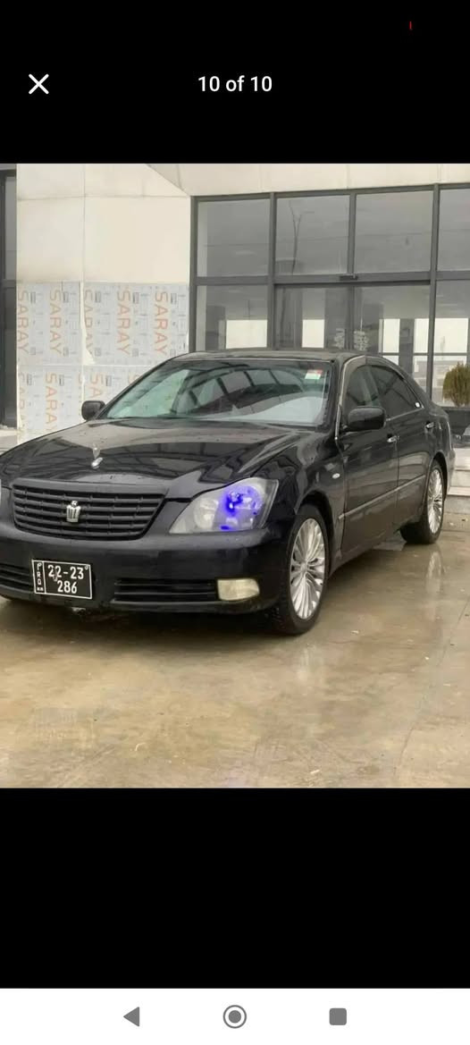 شاهینە 2006 بڕاوە
سعری 42گەڵا 
بڕاوە 
گەورە بەبچوکی بەسمە ڕەساسی 
ناو ڕەساسی  
گێڕو مەکنەی بەشەرتی فیتەرو 
تەقەو ڕەقە چرکەی تیا نیە 
تەبریت ساردوو گەرمی بەشەرت 
برێکی بەسراوە 
جامی پێشوو دوا هەڵ گیراوە 
داعمو لێداراو قرچیشی نیە 
سەقفی شەپۆلو چاڵی هەیە 
سەقفوو کەڤەرو شەنسی بەشەرت 
سەیارەکە  شوێن مووسەکانی جوان نیە ئەبێ بۆیاخ بکرێتۆ 
تایەو ویلیشی کراوەتۆ بەبیلاد ڕۆیاڵ  
وەکو ڕەسمەکان جوان نیە 
***********
وەتس ئاپو ڤایبەری لەسەرە 
شوێن هەڵەبجە 
گۆڕینەوەش ئەکەم
