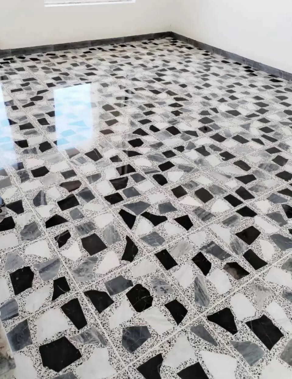 السلام عليكم
بعض من أعمالنا في جلي الكاشي الموقعي جلي جمع أنواع الكاشي الخام المطعم بالمرمر والموزانيئك والكاشي القديم وتنظيف وتلميع البورسلين والكرانيت وجلي والمرمر‏‪

‏‪***********‬‏متوفر واتساب‏

‏‪7753696544‬‏
