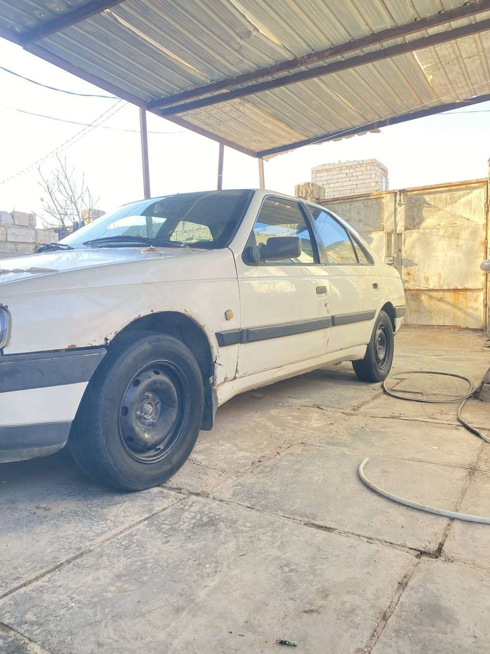 سلام عليكم 
بيجو 405 موديل 2009 
مكينة وگير نضيفات غراض كلة اصلي وجديد 
ماتطفة بيك بس من البانزين 
سنوية ساقطة ب 18 
راعيهة يريد يداور 

سعر 24 مجال قليل 

استفسار ***********

(تكسر بسعر لاتجي )
