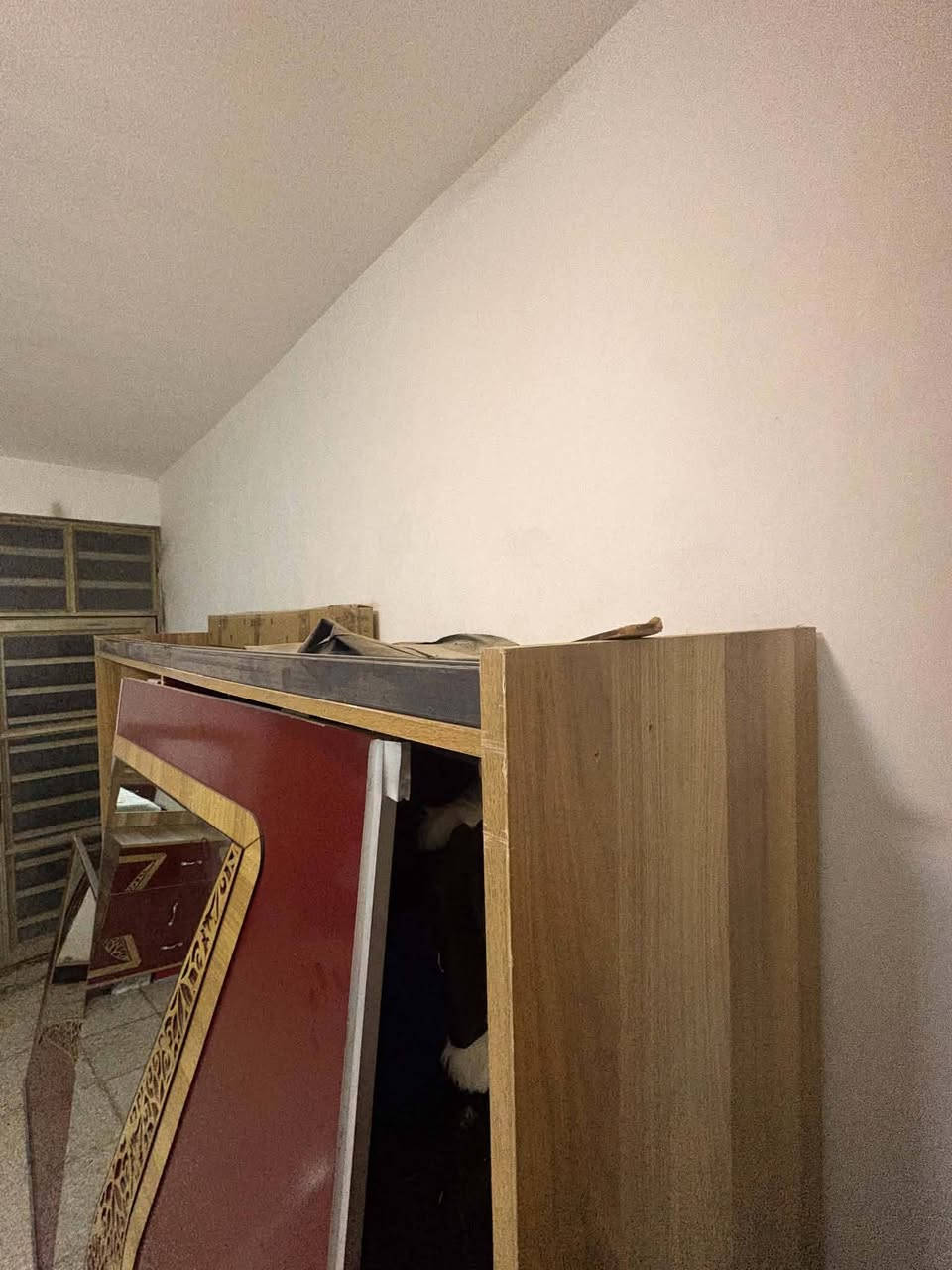 غرفه نوم يحتاج لها ترتيبات 
مع الدوشك ب250
بغداد الزعفرانيه


**إذا كنت صاحب هذا الإعلان وتريد حذفه لأي سبب، رجاءا أرسل رسالة إلى الدعم الفني**