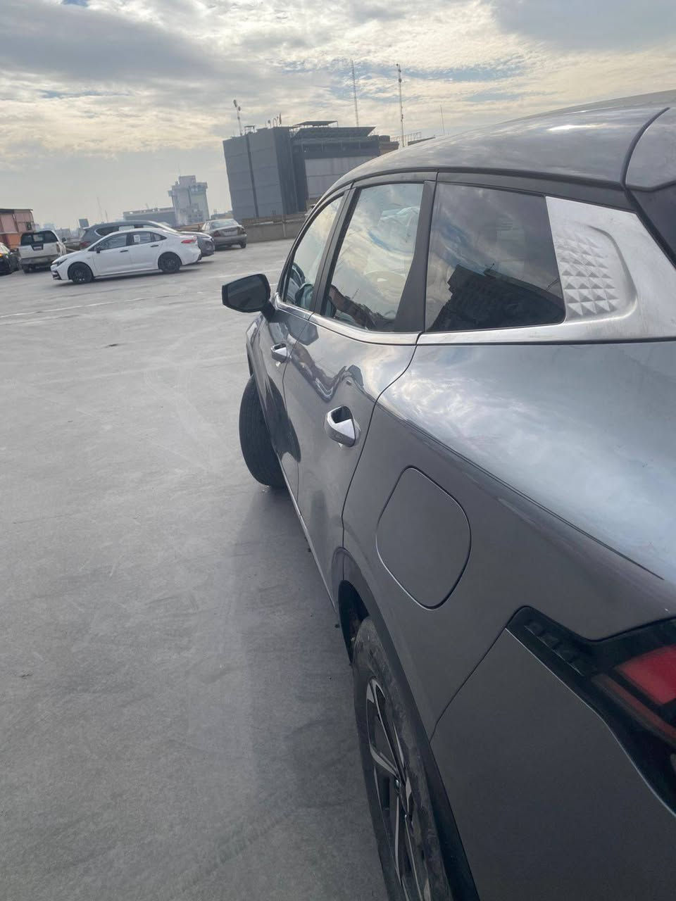 السلام عليكم
سبورتج ٢٠٢٣ هايبرد
رقم بغداد 
وارد امريكي
ماشيه ٤٦ الف ميل
حادث خفيف   جاملغ بارد
باب صبغ
كشن كهرباء
كيجات الكترونيه متغيره
انضمه قياده
هاند بريك بصمه
تحديد مسار ذكي
مكان السيارة الكرادة
للاتصال علَ ***********
