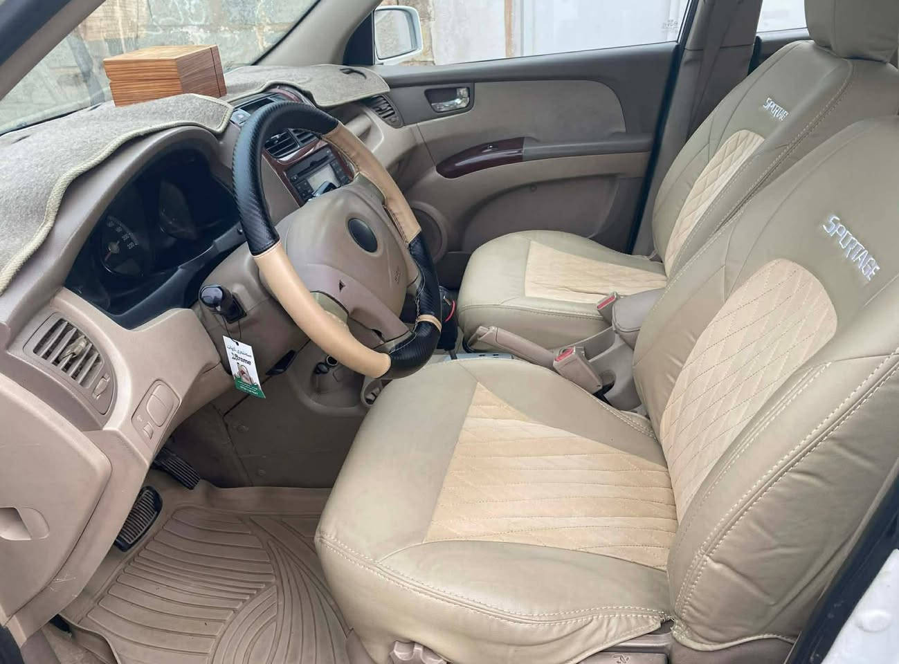 کیا سپۆرتاج 2009 ناوزەرد.
گێر ئۆتۆماتیک ABS
216هەزار ڕۆشتووە 
سەنەوەی تازکراوەتەوە هەتاوەکو مانگی ‌6ی2029
بۆنید و بەشی پێشەوەی چەمەلەغ  بۆیاخە و دوو پەڵەی بچوک ساردی هەیە سۆنەرم داناوە 
 بەپاکی و تۆکمەیی ماوەتەوە 
کوشنی تازەی تێ گیراوە.
گێڕ و مەکیەنەی بەشەرت 
گێڕو مەکینەی نەکراوەتەوە.
 بەناوی خۆمەوەیە
شوێن هەڵەبجە.

*********** واتساپ+ڤایبەر
***********

نرخ 105 و کەمێک مامەڵە
