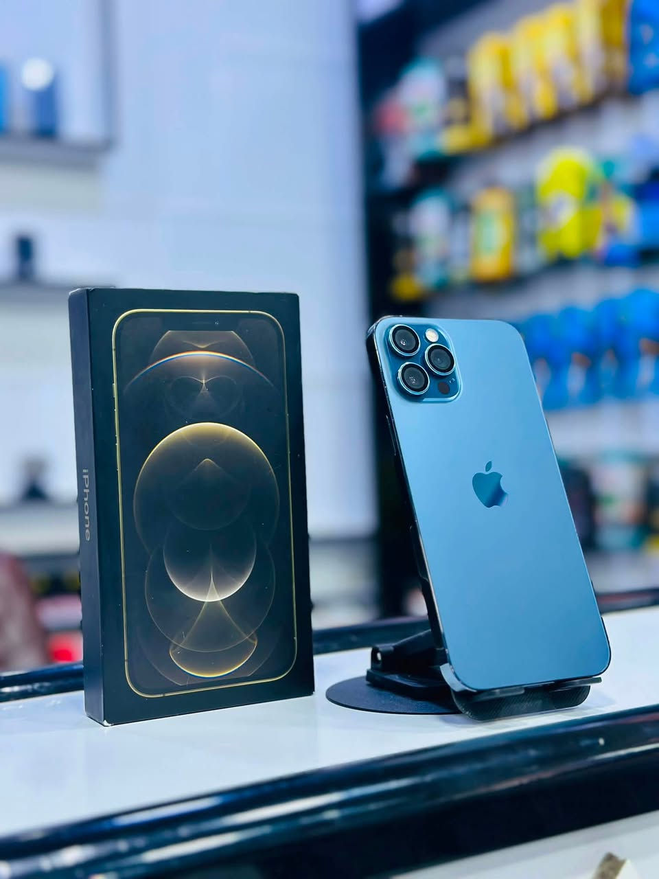 السلام عليكم متوفر:
♠️آيفون 12 Pro Max ذاكرة 256 بطارية 100 الجهاز مستبدل شاشة وبطارية أصليات✔️.

☑️***********☑️

☑️مركز سفن فون للهواتف النقالة☑️
