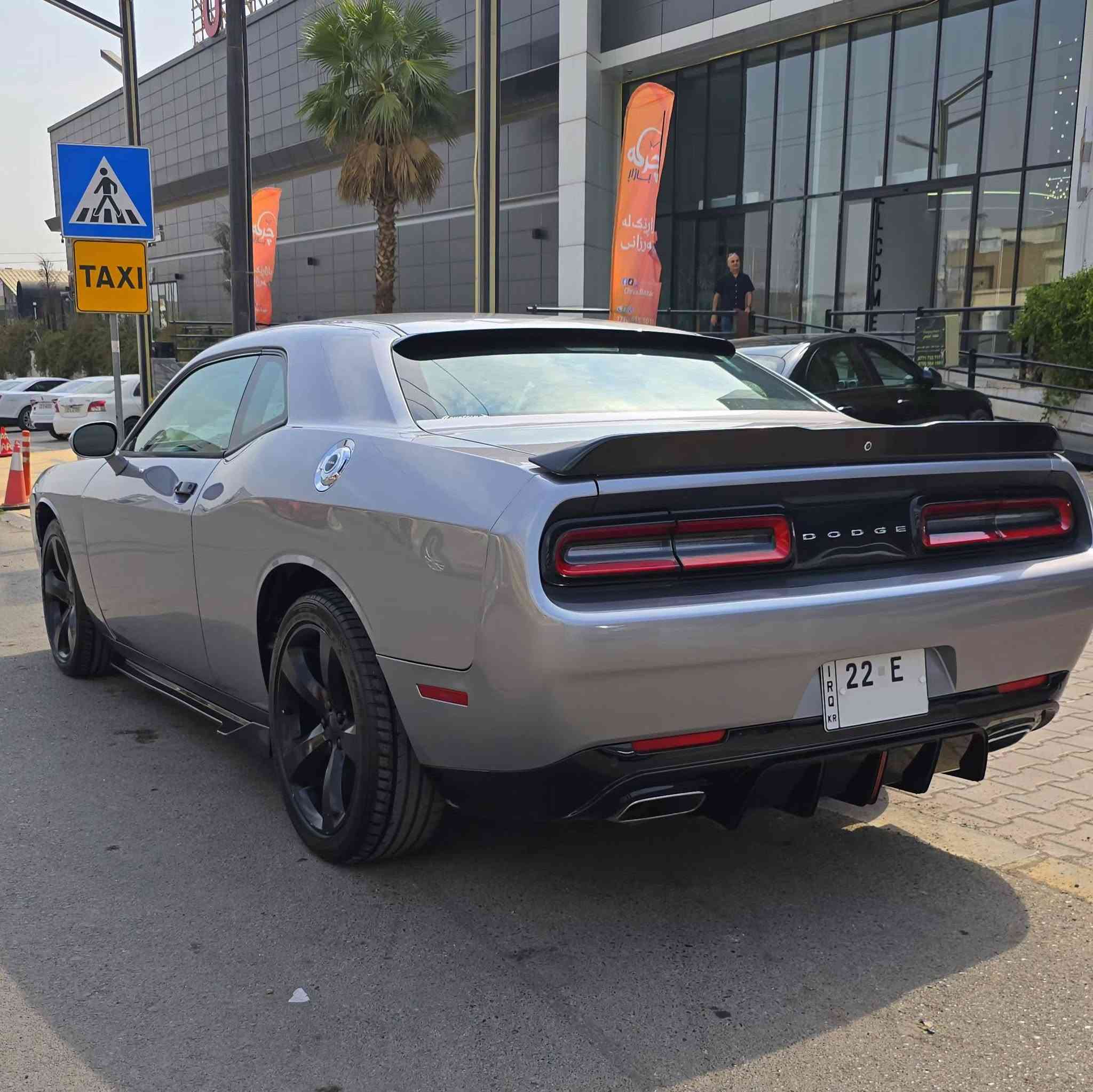 السيارة كلش نضيفة ممتعوبة اي نقص مابي من كل النواحي
دوج جالنجر
المحرك 3600 -  sxt ماشة 69 الف ميل
 موديل 2016
كير ومحرك شرط
شاشة كبيرة 
كشن كهربائي 
تبريد قطعتين 
امراية هيتر 
اضافة كماليات كاملة 
لحية + دوسة + دفيوزر + سبايدر 
الضرر - بس حادث بأمريكا وناشر صور الحادث ‐  ومأشر عليه شگد  صابغيه
العنوان : سليمانية 
السعر  160
***********
