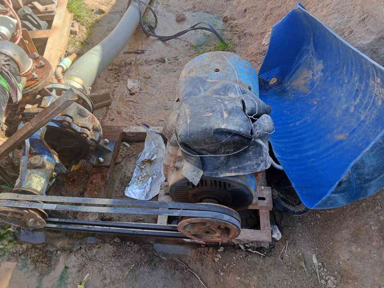 سلام عليكم شباب ماطور اربعين حصان +خنزيره 5×4السعر مليون وبيها مجال  رقم ***********
