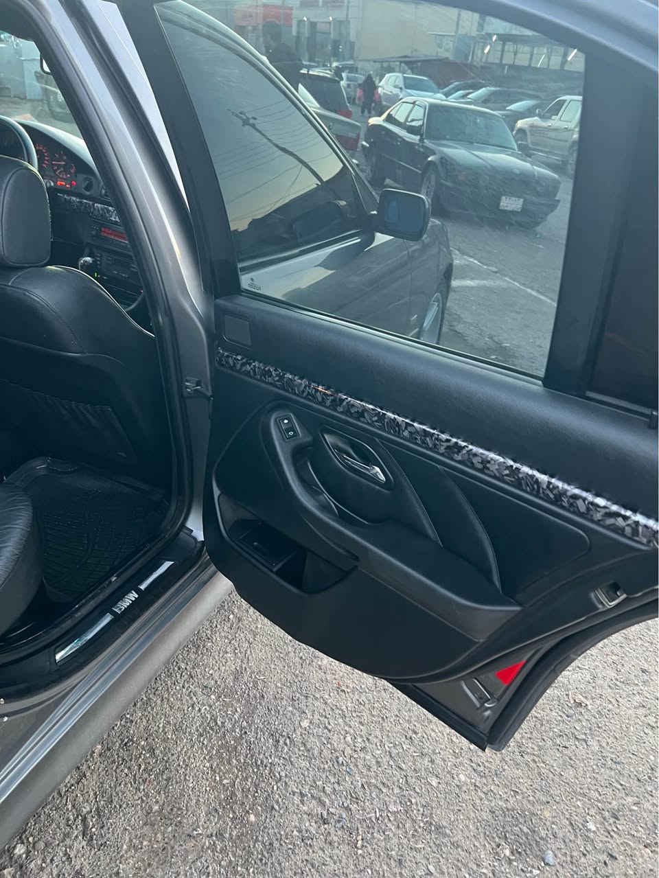 بنافي خودي مه زن و دلوفان
سياره  شني داخلبي  تازه داخلبي
 
bmw سياره شني يا داخلبي
موديل ٢٠٠٢
حجم٥٢٥ 
سياره جديد جديد 
رقمي بو رقمي بشرت. 
حمي تشت بشرت
ده ين دزين برين قولبيين دعم بشرت 
سبخ سقف و حيزام بشرت. 
غرامات منافيست بشرت 
كيرو مكينه بشرت 
سياره ما شاء الله ديتنا وي دياره. جديده
دينارك مصرف تيدا نينه   
سعر (٩٠) ورقه  
مشته ري نه بي ازعاجي نه كه
☎️(***********)☎️ زاخو, دهوك
