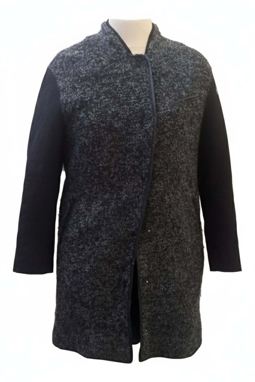 سلام عليكم اي شخص يريد كوت او ترانشكوت  قياسات موكبار بناتي يدز رقم وعنوان بس يدفع توصيلوالي يريد يجي ياخذ مجاني عندي كمية واريد اوزعهة لان مااجيب بعد هاي نموذج واكو بعد  اتصلو قبل لاتجون ***********
