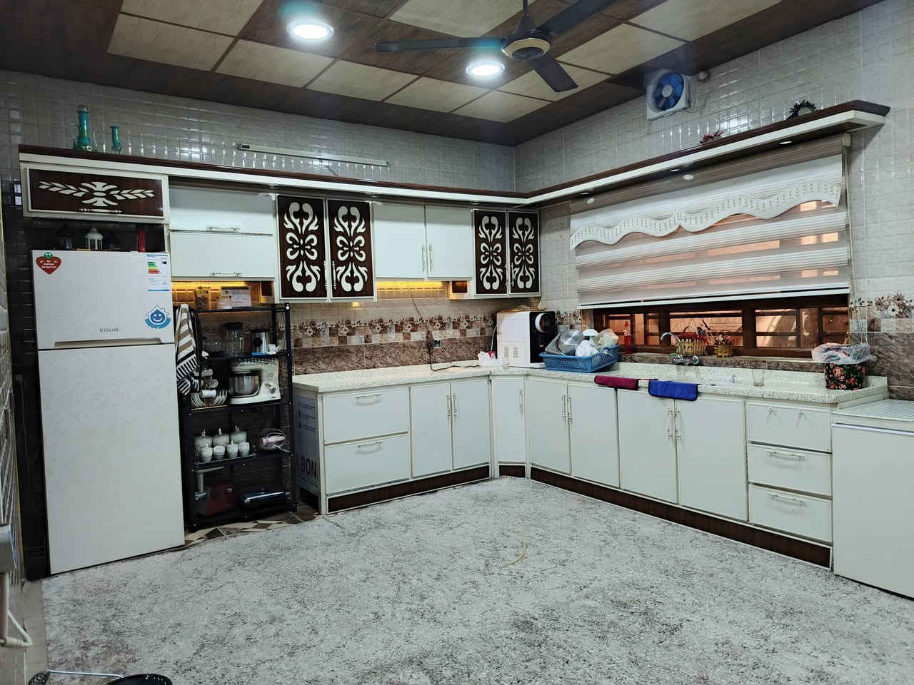 كاونتر للبيع مواد السراي درجه اولى جديده مسويه قبل تسع شهور كامل فوق مرمر كله مكان كركوك هذا رقمي*********** سعر على الخاص مناسب
