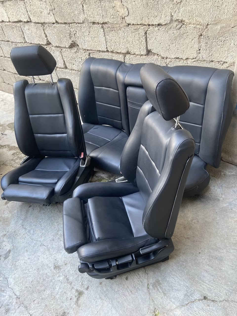 ئەم  کوشن سیاحیە بۆ فرۆشتن
زۆر زۆر خاوێنە )سعري300$ دۆلار
ژمارە موبایل ***********/***********
لە هەولێرە
