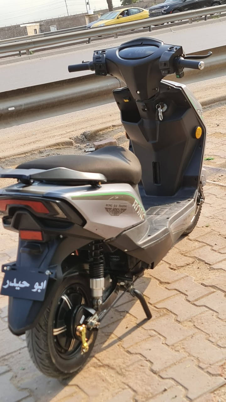 سلام عليكم دراجة شحن سكنس القرش من شركة MTR المواصفات
1-ملف 1500 نحاس حقيقي 

2- 3نمر

3- سرعة 71وية الوزن 61 حقيقي اب تطبيق ويز

4- نضام رجوع الخلف R

5- لايت عالي ناصي زنون 

6- اشاير يمنة سيرى

7-نضام الباركP للحماية من السرقة 

8- منفض USP للشحن

9-هورن 

10- ابريكات الامامي دسك والخلفي بنز شغالات 

11-دبلات الامامي دهن والخلفي شغالات 

12- الدراجة بيها بصمة وسويج

13- قفل صندوق

14-استان صفحة وستان تعليگ

15- الدراجة تجي وياها مرايات بس ما شادهن

16- تايرات جدد

17- تشغيل عن بعد 

18- جهاز اندار ضد السرقة 

19- قفل استيرن 

البطاريات 6 بحالة جيدة نوعاًما 

الدراجة جاهزة مابيها اي نقص 

السعر :550 وبيها مجال 

العنوان بغداد جديدة النعيرية قرب موكب سفن النجاة 

الرقم :***********
