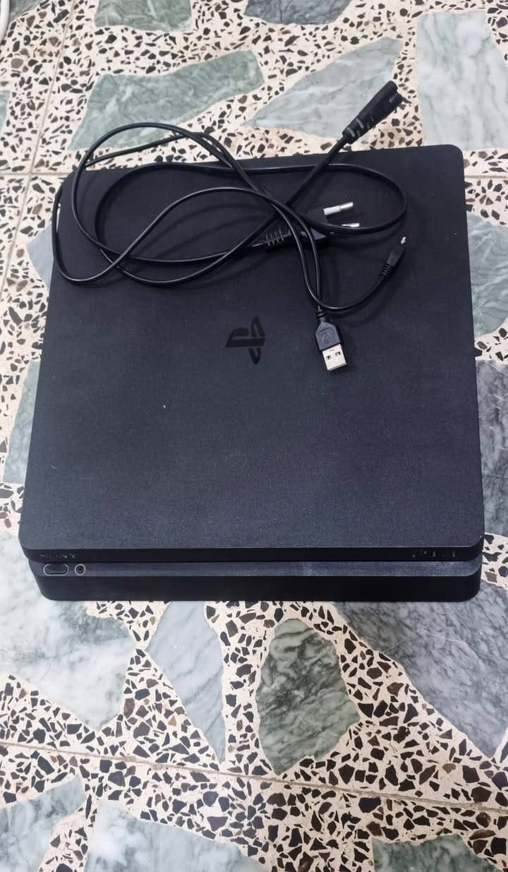 بلي فور (4) للبيع
استخدام قليل . مامفتوح 
الاقراص
1ـــ بيس 2020 
2ــ GTA 
السعر  220
وبي مجال
بي مشكلة واحدة فقط ( عطل في زر التشغيل)(يشتغل عن طريق اليدة)
العنوان كربلاء المقدسة
‏‪***********‬‏
