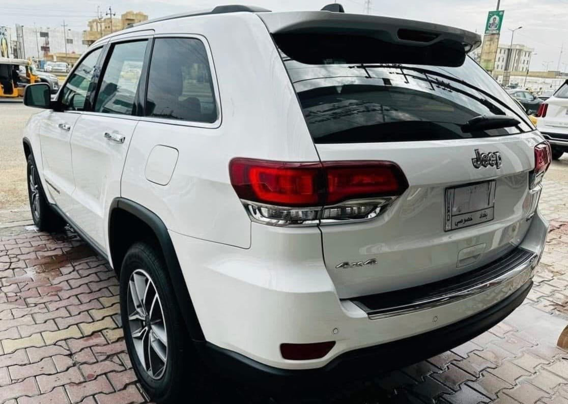 السلام عليكم
للبيع جيب كراند شيروكي لميتد
موديل 2021 ضررها جداً بسيط  
وارد امريكي , 6 سلندر 3.6
رقم بغداد  تحويل مباشر 
* بصمة
 ، دخول ذكي
 ، تشغيل عن بعد .
* شاشة كبيرة تدعم كاربلاي .
* كشنات جلد ، كهرباء
 ، خزن ، تدفئة .
* فتحة سقف .
* صندوق كهرباء .
* حساس خلفي ،
 كاميرا خلفية 
، توقف ذاتي .
* منظومة زينون 
* اشاير بالمري 
، مري قلاب ،
 تعتيم ، نقطة عمياء ، هيتر .
* اوتو ستارت ستوب .
* تبريد قطعتين .
ماشية 75 الف ميل
للاستفسار ***********
