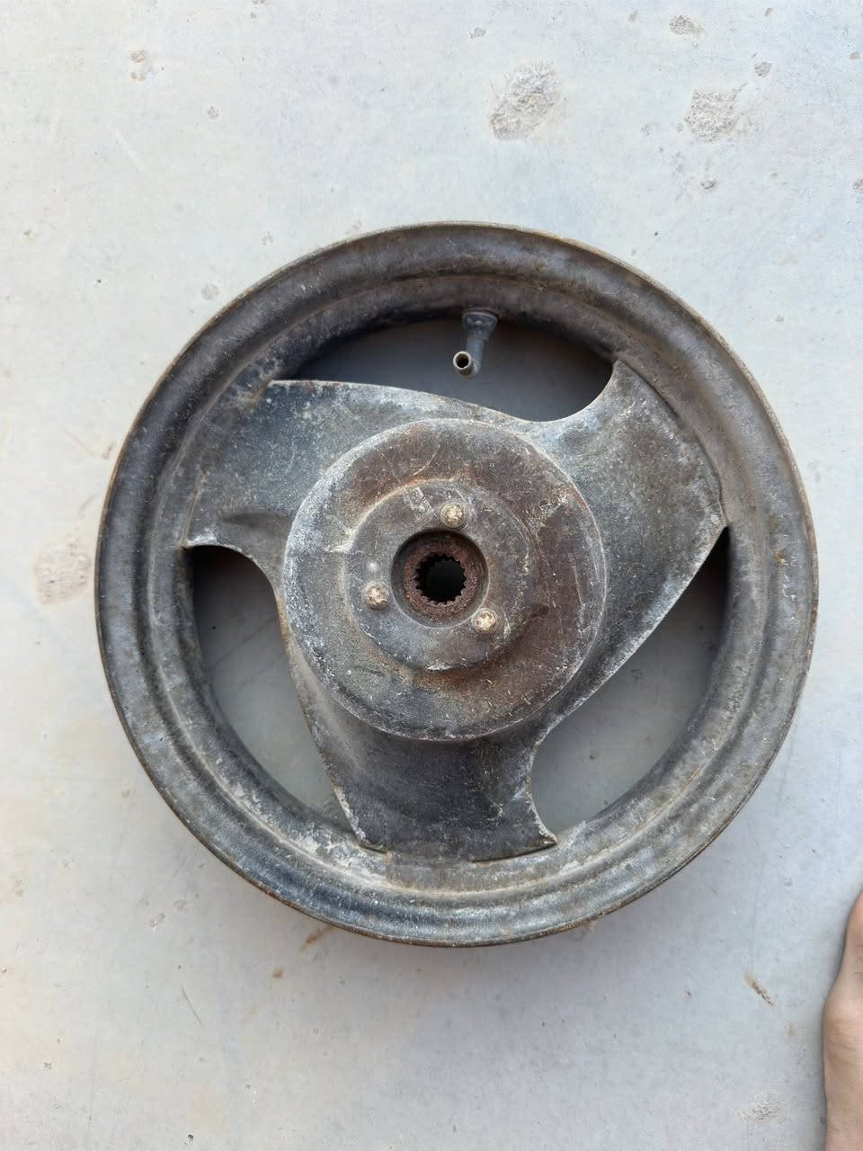 سلام عليكم صالنصه بلاديه سعر ٢٠ + صالنصه اف ام سعره  15 + كلجات Wf تجاريه سعره ٧٠ ما مشدودات الكلجات و الوياله زوج 15 الحجز عله هاذه رقم ***********
