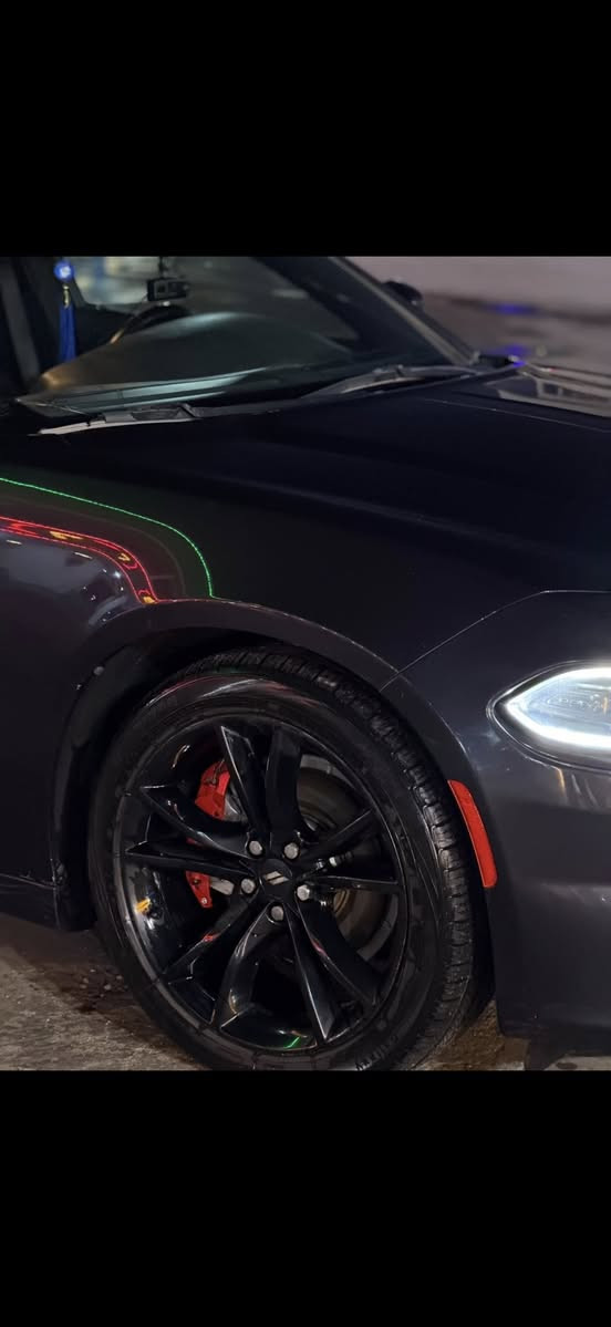 جارجر 2017 وارد كندي كفاله عامه وبس بيها شخط مثل ما مبين ب صوره ، سياره نضيفه وحيل حلوه ، مواصفاتها ، حساسات خلفيه شاشه  كبيره  عينه 260km و بيها تنته  ، وتخم تايرات جديد ومدخلها صيانه للمحرك وكلشي جديد بيها تأخذها جاهزه رايدها ب 215 وبيها مجال بسيط 

*********** مكانها بالبصره
