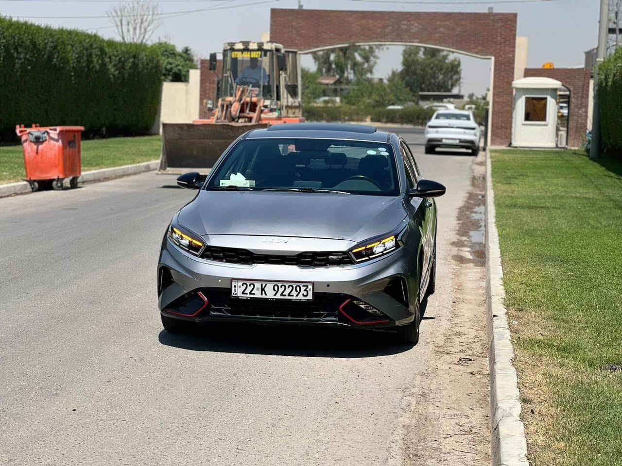 السلام عليكم 
كيا سيراتو 2022 GT Line
محرك 1600 دوش بدون توربو 
سعر 128 مجال قليل 
بيها بونيد و جاملغ و نص باب شي بسيط دواخل وتعديل بارد
سيارة رقم اربيل باسمي تحويل بشرط 
ماشية 93000  الف كيلومتر 
مواصفات :
1-فتحة
2-كشن جلد 
3-كشن كهربائي 
4-مراية شفط 
5-شاشة وكامرا 
6-ويل كروم 
7- بصمة ابواب وتشغيل 
8-لايت LED
9-شحن لاسلكي 
10-وضعيات قيادة 
بعد هواي مواصفات
بيع نقد فقط بدون مراوس 
عنوان اربيل 
***********
