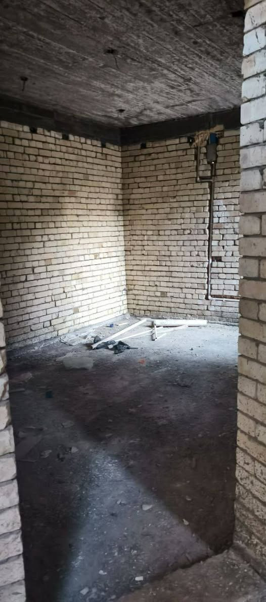 @يالله 
السلام عليكم هيكل للبيع 
الموقع : ام الخيل الثانيه 
 طابو  صوف  المساحه ١٨٠ م
واجهه ٨تفاصيل البيت 
 ٢ غرف نوم   صاله 
استقبال
مطبخ  
مجاميع صحيه 
سطح 
كراج 
كامل  مي وكهرباء لاستفسار اكثر الأتصال عل أرقام التاليه ***********
***********
***********
