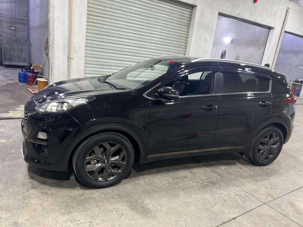 السلام عليكم
كيا سبورتج للبيع 2020
لون اسود ع بياذنجاني شذره
مواصفات السياره فور ويل درايف مود
 مكينه 2400 
 ويل كروم اشاير بل مري 
تبريد قطعتين شاشه كبيرة 
كامره دواره تحديد مسار 
درايف مود مانع انحدار 
رادار جانبي رادر خلفي 
تحكم ستيرن جهتين كروز سرعة
السيارة كفاله عدا البنيد مبدل بلادي اصلي فقط
بدون بارد و بدون صبغ ايرباك ستيرن فقط
 ماشيه 98 ألف حقيقي
السياره جديدة وجاهزه من كلشي
 كشنات جلد تدفئة وتبريد السعر 173 وبيها مجال 
للأستفسار أكثر الاتصال ع الرقم
*********** المكان بغداد البياع
