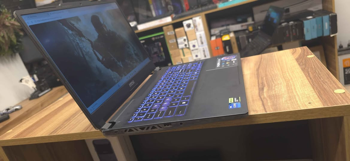 کوردی _ عربي

MSI Cyborg 15 A13V - لاپتۆپی گەیمینگ بەهێز

🔥 لاپتۆپی گەیمینگ MSI Cyborg 15 بۆ فرۆشتن
⚙️ تایبەتمەندییەکان:
پرۆسێسەر: Intel Core i7-13620H (نەوەی 13)

RAM: 16GB DDR5  5200MHz

بیرگە: 512GB SSD NVMe (خێرای بەرز)

گرافیک: NVIDIA RTX 4060 8GB GDDR6
شاشە: 15.6 ئینچ FHD 144Hz
سیستەمی کارکردن: Windows 11

کارتی گرافیکی RTX 4060 پشتگیری Ray Tracing و DLSS 3.0 دەکات
پرۆسێسەری نەوەی 13 بە 10 کۆر و 16 ثرێد — بۆ گەیم و دیزاین و ڤیدیۆ  ئامادەیە

RAM DDR5 بەخێرایی بەرز — جیاوازی ئاشکرا لە گەیمینگ و مەلتیتاسک
SSD NVMe خێرای خوێندنەوەی 3500MB/s
کیبۆردی RGB باکگراوند بۆ گەیمینگ لە تاریکیدا
بنکەی سارد کردنی پیشەیی Cooler Boost
پۆرتی HDMI، USB-C، و WiFi 6

عربي

MSI Cyborg 15 A13V - لابتوب گيمينج قوي للبيع
🔥 لابتوب MSI Cyborg 15 للبيع - مواصفات عالية
⚙️ المواصفات:
المعالج: Intel Core i7-13620H (الجيل الثالث عشر)
الرام: 16GB DDR5 بسرعة 5200MHz
التخزين: 512GB SSD NVMe (سريع جداً)
كرت الشاشة: NVIDIA RTX 4060 بـ 8GB GDDR6
الشاشة: 15.6 بوصة FHD بسرعة 144Hz
نظام التشغيل: Windows 11
✅ مميزات إضافية:
كرت شاشة RTX 4060 يدعم Ray Tracing و DLSS 3.0 — صور واقعية وأداء خرافي بالألعاب
معالج الجيل الثالث عشر بـ 10 أنوية و16 خيط — يشتغل بكفاءة عالية بالألعاب والمونتاج والتصميم
رام DDR5 بسرعة عالية — فرق واضح بالأداء عند تشغيل أكثر من برنامج
SSD NVMe بسرعة قراءة تصل 3500MB/s — الويندوز والألعاب تفتح بثواني
كيبورد RGB ملون — مريح للعب بالضلام
نظام تبريد Cooler Boost احترافي من MSI
منافذ HDMI، USB-C، وWiFi 6 أربيل, العراق


**إذا كنت صاحب هذا الإعلان وتريد حذفه لأي سبب، رجاءا أرسل رسالة إلى الدعم الفني**