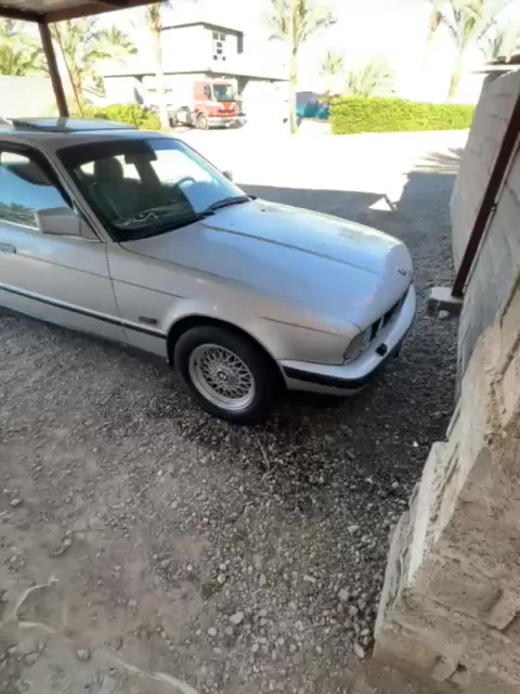 سلام عليكم
بي امً
موديل 1991 
سياره. جاهزه تخم تاير 
صدر كير محرك كله جديد 
تبريد نقص كمبريسر 
صبغ اثر جراد بدون ضرر 
العنوان بغداد 
رقم ‭0780 394 2651‬
