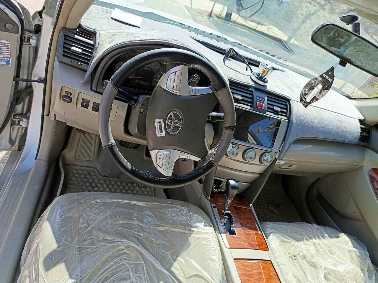 سڵاوی خوا لە هاوڕێیانی خۆشەویست توێتا کامری ٢٠٠٧ خلیجی مەکینە گەورە فول مواسەفات سڵاید تایەو ویل تازە ڕۆنی تازە گۆڕدراوە سەنەوی ٢٠٣٠ تازەیە بەشەرتی خرامەو تەحویل بە ناو کردن بێ دەعمو لێ دراو تەنها دوو پارچەی بۆیاخە بێ دەعمە لەسەر کاڵبونەوە ماشەڵا سەیارەکە زۆۆر پاک ماوەتەوە
سعری ٩٨ معامەلەیەکی کەم  ***********
